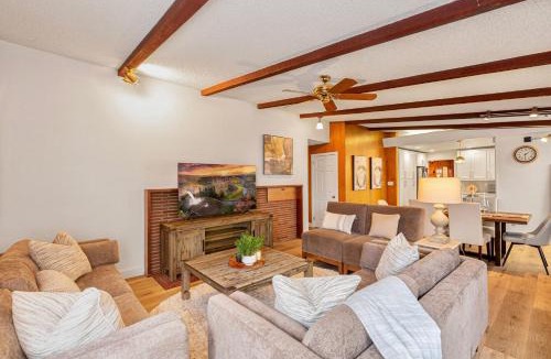 Meridian Park House | Spacious Mid Century Modern Sunroom Rambler