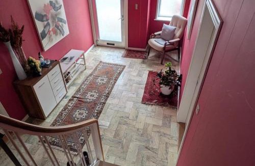 Gram Apartment | Spacious midttown apartment