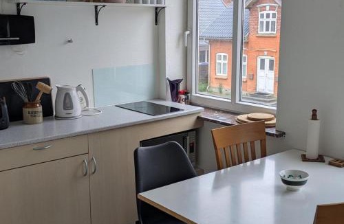 Gram Apartment | Spacious midttown apartment
