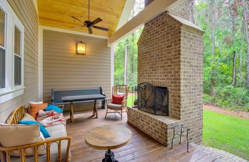 Midway House | Spacious Midway Cottage w/Porches, Near Hunting!