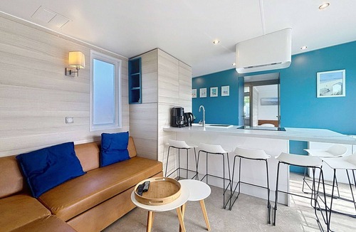 Jullouville-les-Pins House | Spacious Mobile Home, 40m², 3BR, 2BA, Pools, Beach Access, Centrally Located