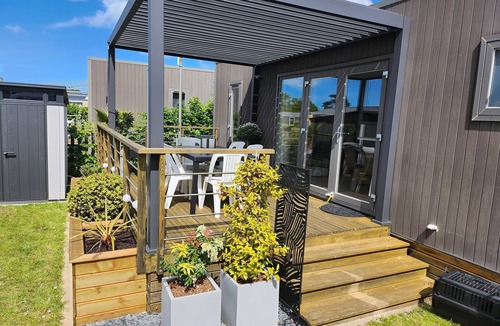 Jullouville-les-Pins House | Spacious Mobile Home, 40m², 3BR, 2BA, Pools, Beach Access, Centrally Located