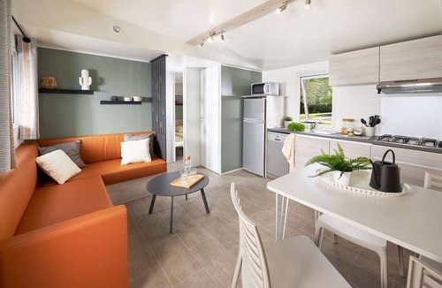 Luynes House | Spacious mobile home with terrace in Luynes for 7 people