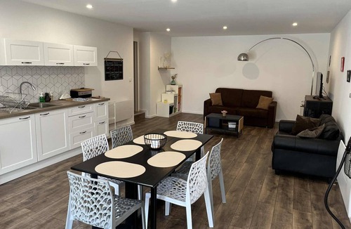 Chambornay-les-Pin Cottage | Spacious modern lodge in the Ognon Valley