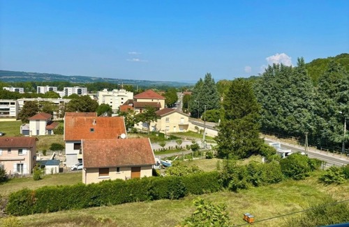 Bourgoin-Jallieu Apartment | Spacious, modern apartment