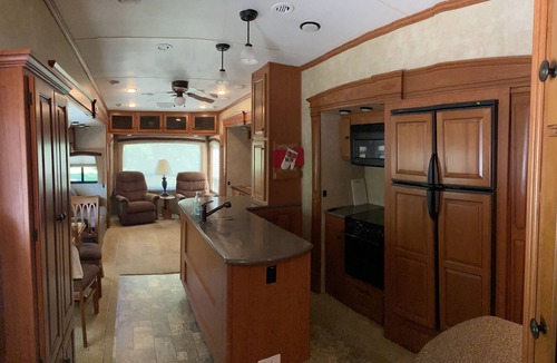 St. Johnsville House | Spacious Modern Waterfront RV