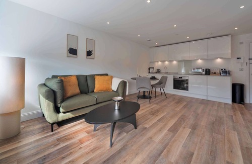 Gravesend Apartment | Spacious & Modern 1 Bedroom Apartment in Gravesend