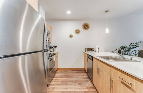 Downtown Apartment | Spacious Modern 1BR 1BA | Downtown Redmond - 2