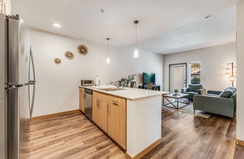 Downtown Apartment | Spacious Modern 1BR 1BA | Downtown Redmond - 2