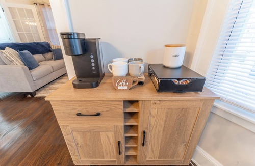 New Britain Apartment | Spacious Modern 2-Bedroom - New Furniture & Garage Parking