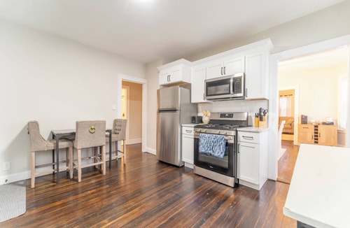 New Britain Apartment | Spacious Modern 2-Bedroom - New Furniture & Garage Parking