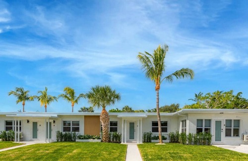 Mango Groves Apartment | Spacious & Modern 2BR 1BA Near the beach - Villa 1