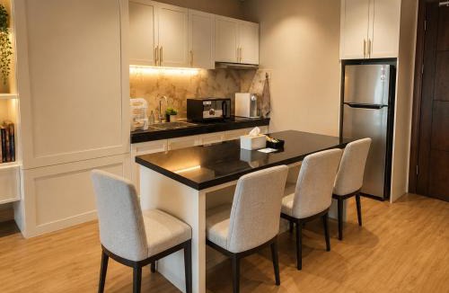 Kesawan Apartment | Spacious Modern 2BR Vasaka Reiz Condo City Center