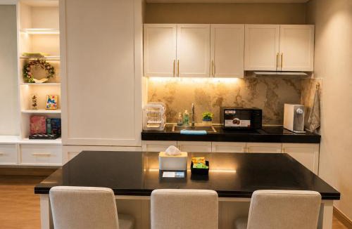 Kesawan Apartment | Spacious Modern 2BR Vasaka Reiz Condo City Center
