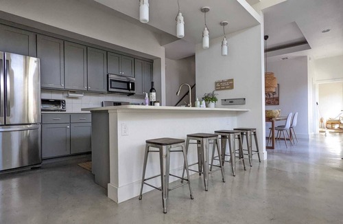 South Lamar House | Spacious & Modern 3 BR / 2.5 BA Austin home