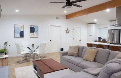 Windsor Hills House | Spacious Modern 3BD/2BA 10-min drive to DT/Domainn