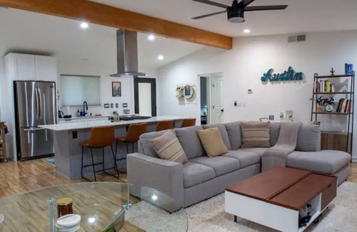 Windsor Hills House | Spacious Modern 3BD/2BA 10-min drive to DT/Domainn