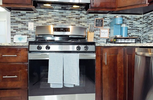 Elizabeth Apartment | Spacious Modern 3BR Easy NYC & Airport Access