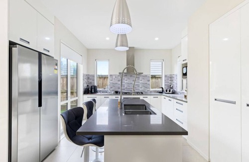 Papakura House | Spacious Modern 3BR Home | WiFi Netflix & Office