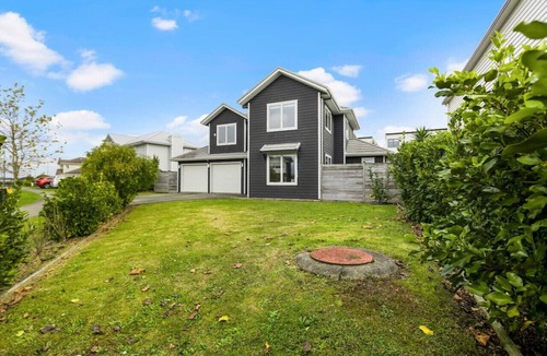 Papakura House | Spacious Modern 3BR Home | WiFi Netflix & Office