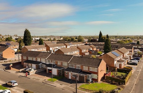 Exhall House | Spacious & Modern 4-Bed Home – Sleeps 7