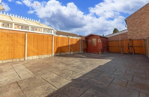 Exhall House | Spacious & Modern 4-Bed Home – Sleeps 7