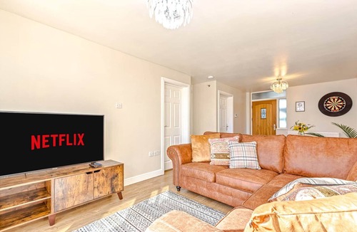 Exhall House | Spacious & Modern 4-Bed Home – Sleeps 7