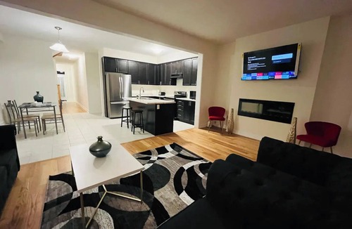 Brantford House | Spacious & Modern 4 BR House