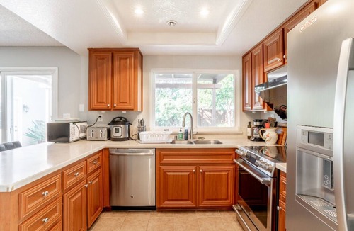 Ardenwood House | Spacious modern 4B2B house-W/D-Parking-foosball