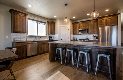 Redmond House | Spacious & Modern 5BDR Retreat on Vista Rim