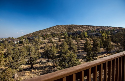 Redmond House | Spacious & Modern 5BDR Retreat on Vista Rim