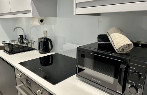 Runnymede Apartment | Spacious Modern Apartment in Addlestone