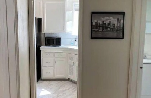 Sherman Oaks Apartment | Spacious Modern Apartment in Wonderful Area