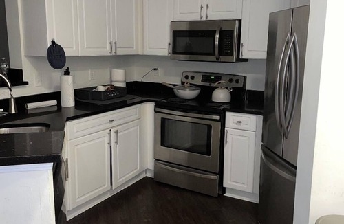 River Edge House | Spacious Modern Apartment, 25MIN NYC!