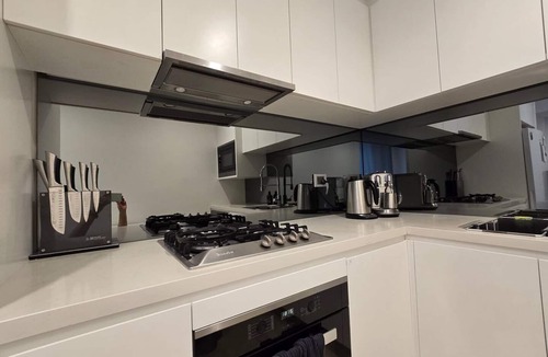 Epping Apartment | Spacious Modern Apartment with Private Garden