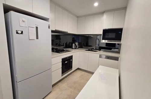 Epping Apartment | Spacious Modern Apartment with Private Garden