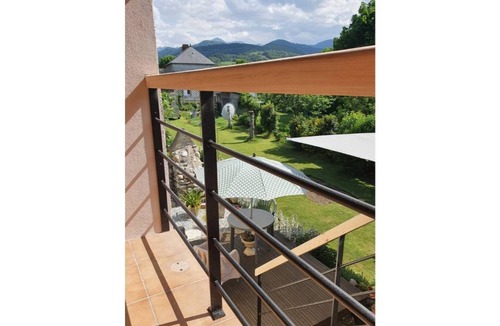 Pouzac House | Spacious Modern Apartment with access to pool