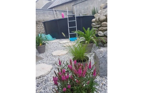 Pouzac House | Spacious Modern Apartment with access to pool