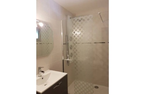 Pouzac House | Spacious Modern Apartment with access to pool