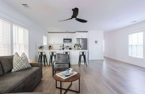 Metropolitan Apartment | Spacious Modern Apt| 2BD/2BA| Near Forsyth Park