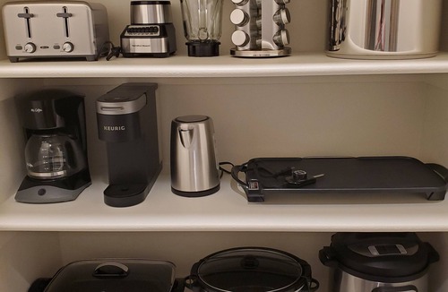 Ashton Cabin | Spacious Modern Cabin w/4 Master Suites & Jacuzzi