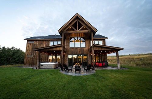 Ashton Cabin | Spacious Modern Cabin w/4 Master Suites & Jacuzzi