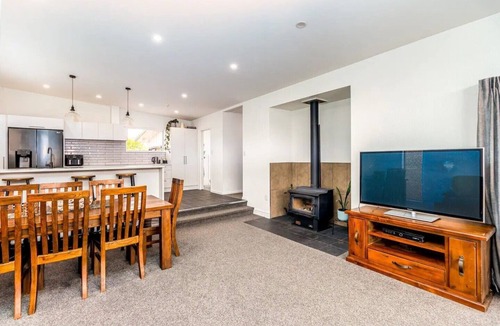 Geraldine House | Spacious, modern, centrally located house.