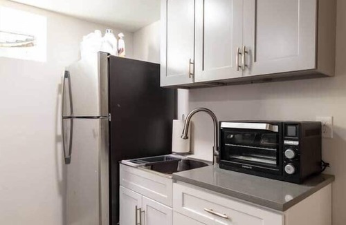 Southeast House | Spacious, Modern & Central 2 Bed/2 Bath by DU