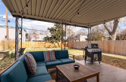 Southeast House | Spacious, Modern & Central 2 Bed/2 Bath by DU