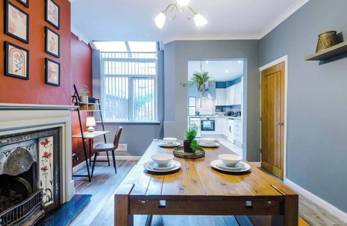 Hoole House | Spacious Modern Chester Home - Great Location