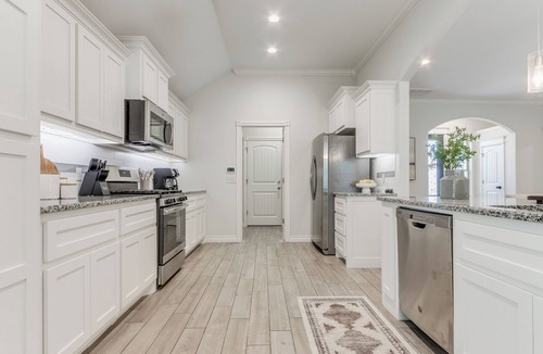 Moore House | Spacious Modern Comfort | Fabulous 15th!