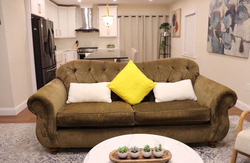 Quincy House | Spacious, Modern, Comfy close to Boston and Beach