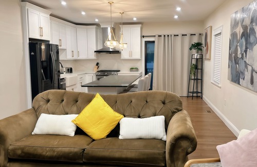 Quincy House | Spacious, Modern, Comfy close to Boston and Beach