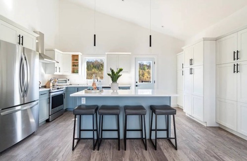 Colpoys Bay Cottage | Spacious modern cottage with incredible views in the Bruce Peninsula